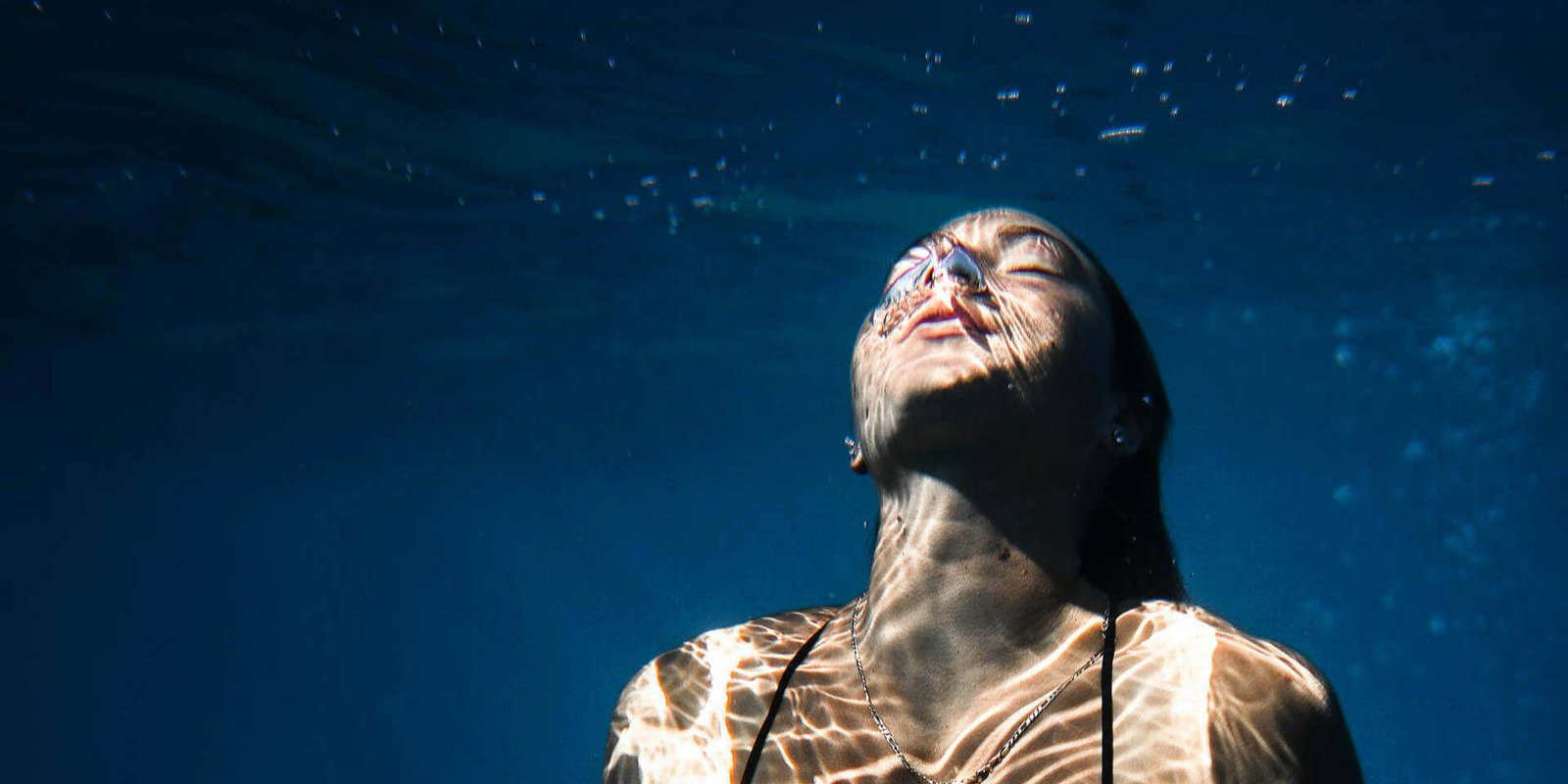 The Hidden Impact of Salt Water on Your Hair: How to Enjoy Summer Swimming Without Compromising Hair Health Sea Swimming uai